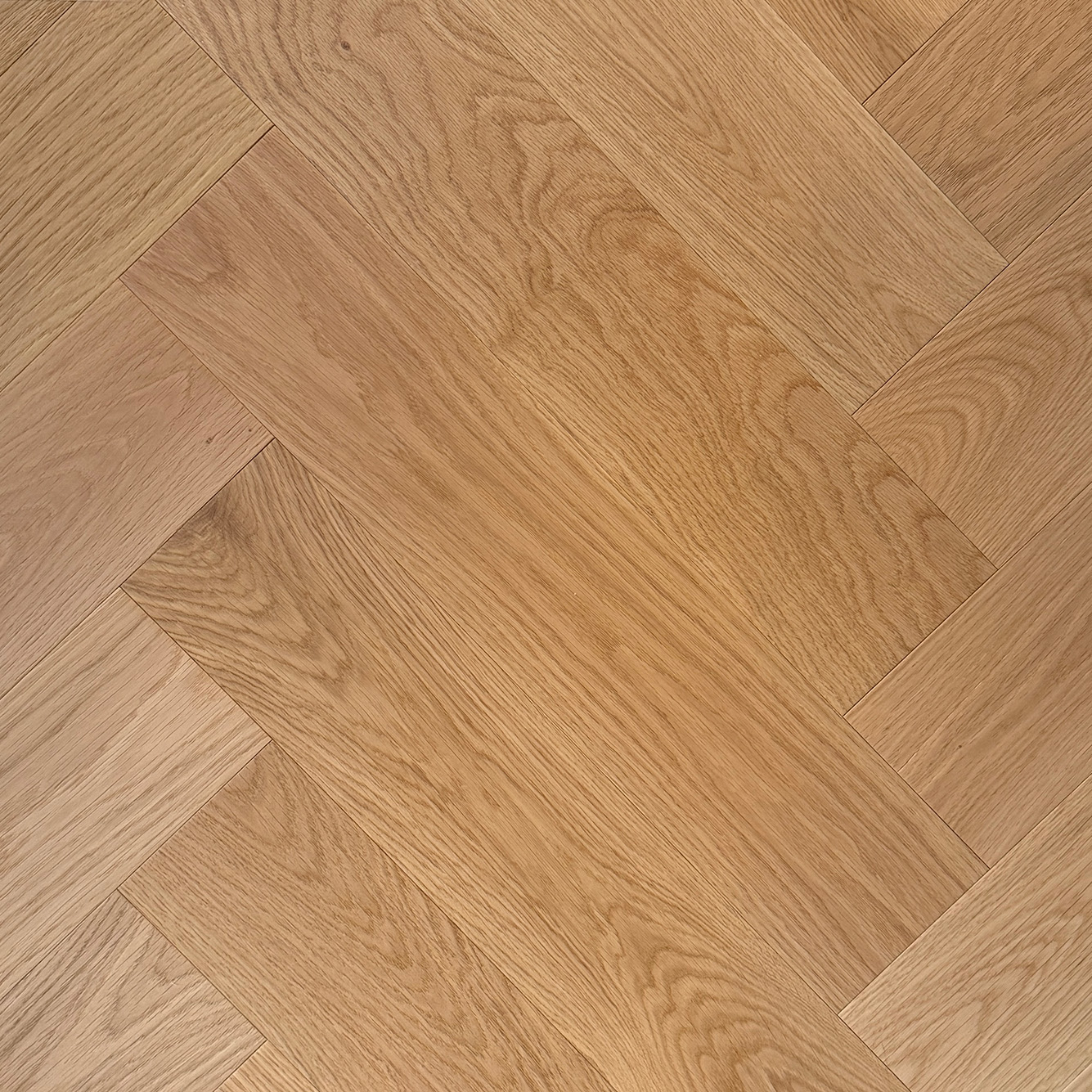 Verona 4mm Veneer 15mm Herringbone Engineered European Oak Flooring
