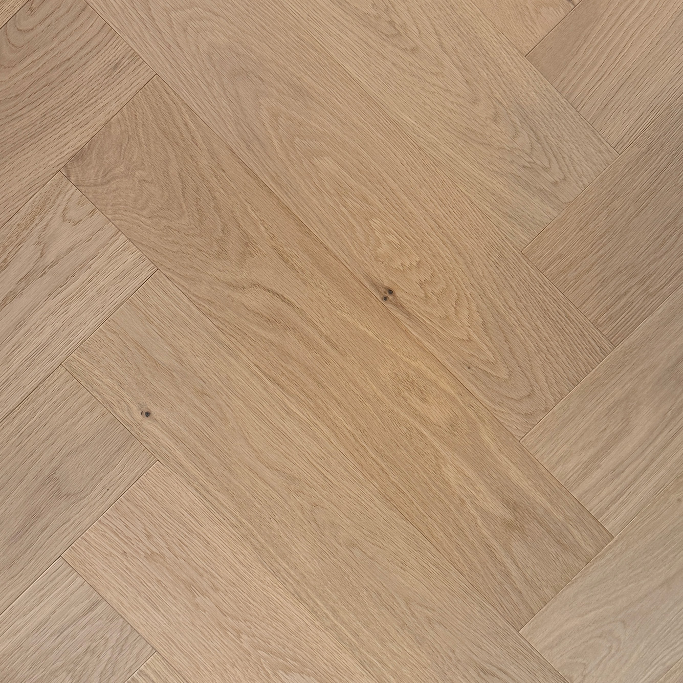Beach Oak 4mm Veneer 15mm Herringbone Engineered European Oak Flooring